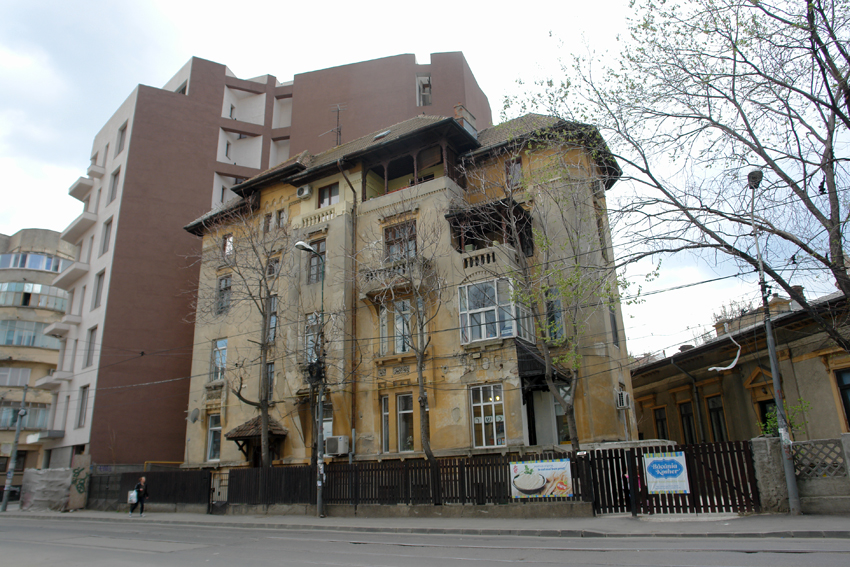 str. Mîntuleasa - inters. Str. Zborului, foto. F. Bălteanu, aprilie 2013
