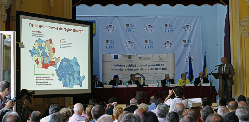 dezbatere publică privind regionalizarea la Sibiu - foto: Camelia Repede, iulie 2013'