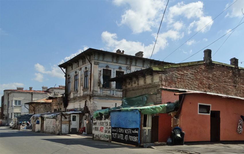 adăposturi str. Vulturilor 50, Sector 3 - foto: F. Bălteanu, 17.03.2015